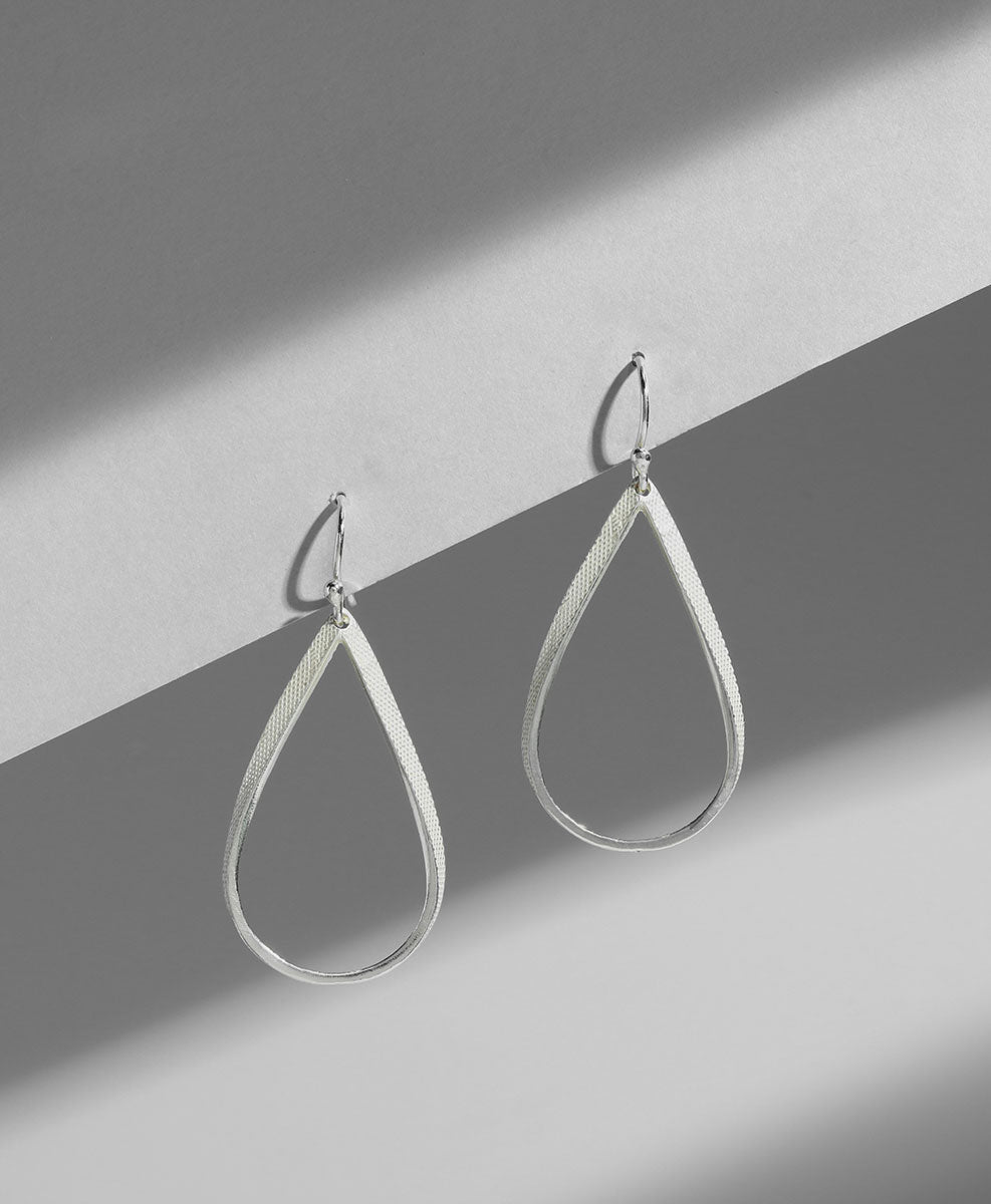 Arete Gota Cinta Punteada