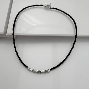 Collar Piedritas Conchitas Cubitos