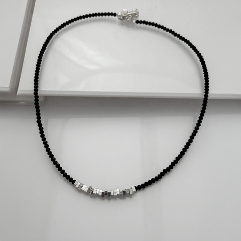 Collar Piedritas Conchitas Cubitos