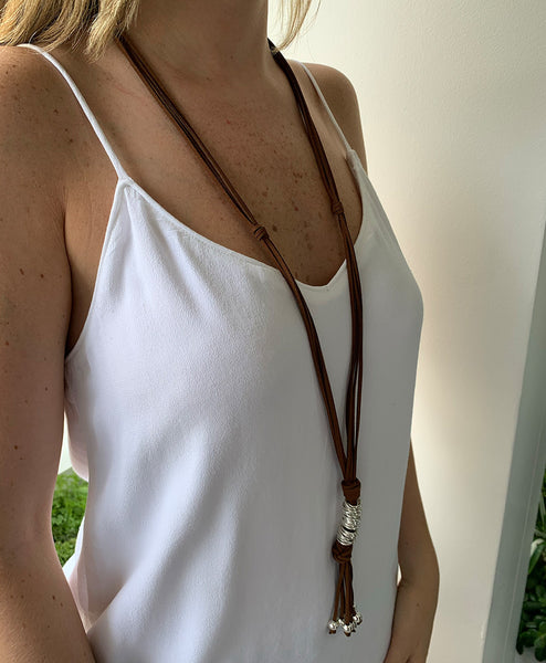 Collar Gamuza Largo Lariat Argollas Dobles
