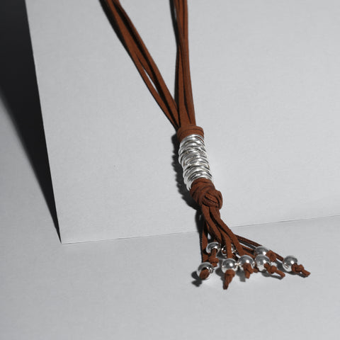 Collar Gamuza Largo Lariat Argollas Dobles