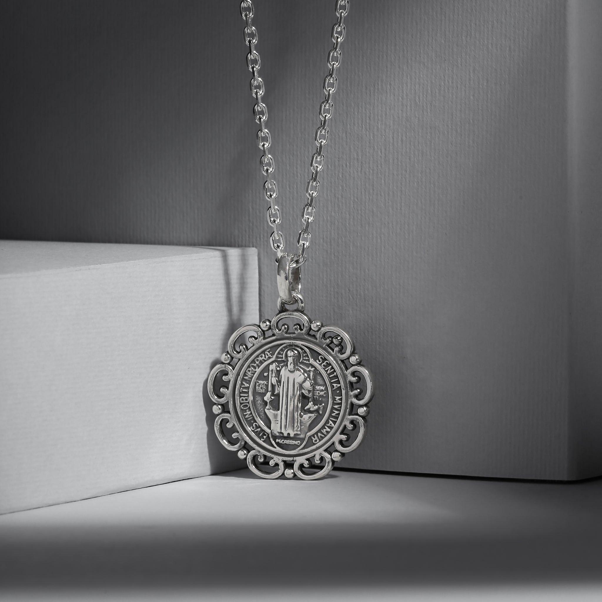 Collar Cadena San Benito Grande