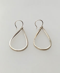 Arete Gota Cinta Punteada